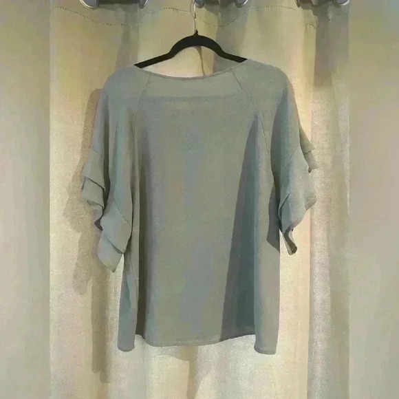 Women’s Gray Blouse - Picture 3 of 6